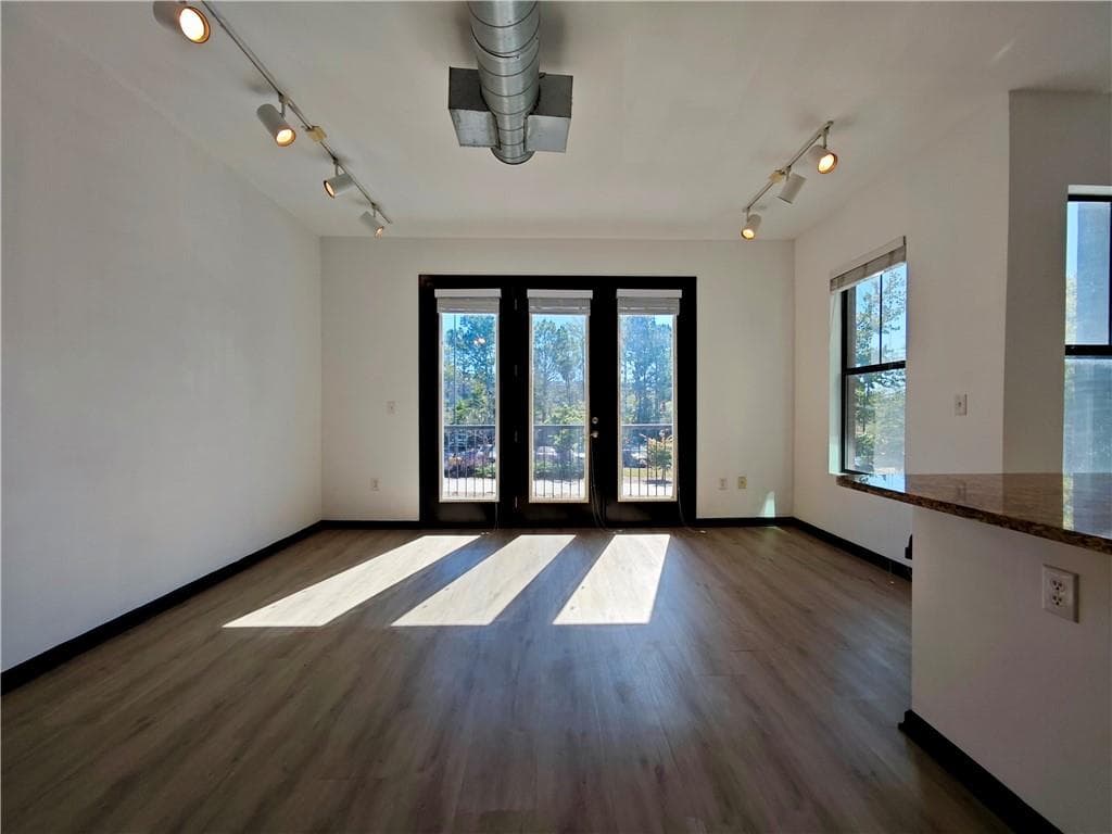 1 bedroom, 1 bathroom, 794 sq ft condominium for sale at 5300 Peachtree Road 2401, Chamblee, GA 30341 — photo 10
