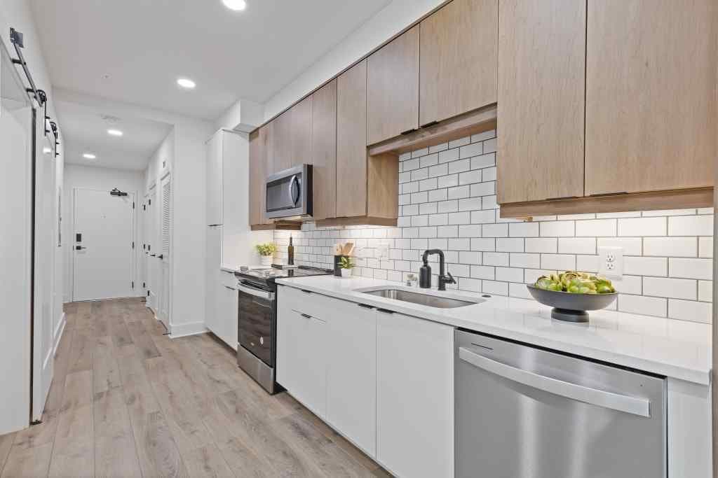1 bedroom, 1 bathroom, 632 sq ft condominium for sale at 108 Park Place Unit 107, Decatur, GA 30030 — photo 3