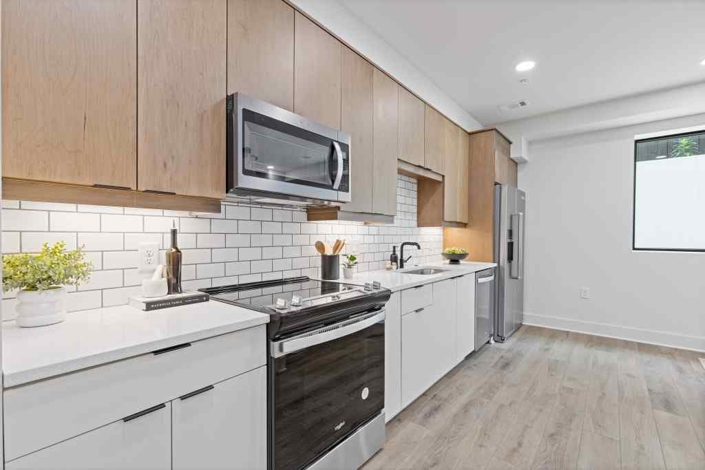 1 bedroom, 1 bathroom, 632 sq ft condominium for sale at 108 Park Place Unit 107, Decatur, GA 30030 — photo 4