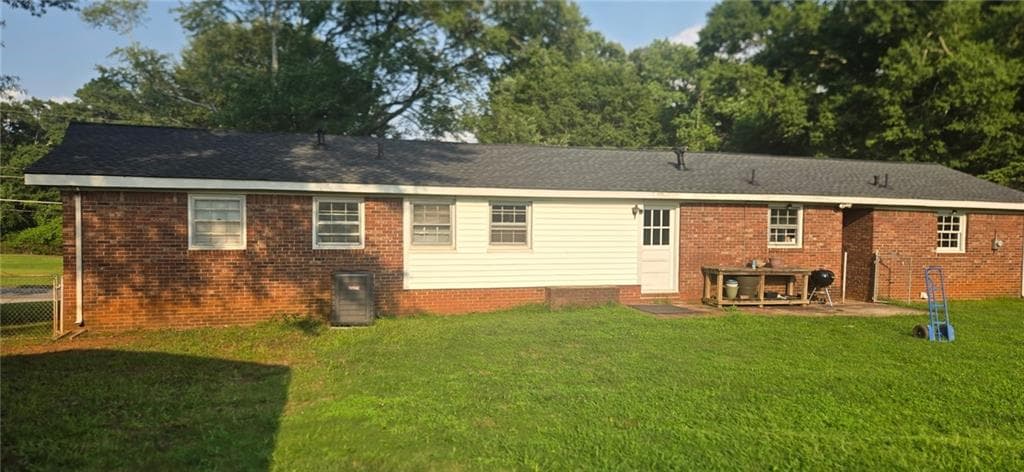 3 bedroom, 2 bathroom, 1,400 sq ft single family residence for sale at 4672 Vernon Drive, Mableton, GA 30126 — photo 3
