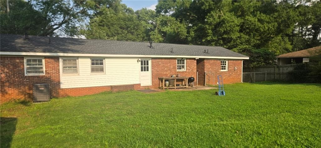 3 bedroom, 2 bathroom, 1,400 sq ft single family residence for sale at 4672 Vernon Drive, Mableton, GA 30126 — photo 6
