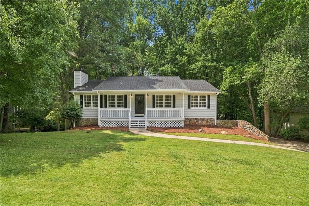 3 bedroom, 2 bathroom, 1,344 sq ft single family residence under contract at 1208 Acorn Lane, Woodstock, GA 30189