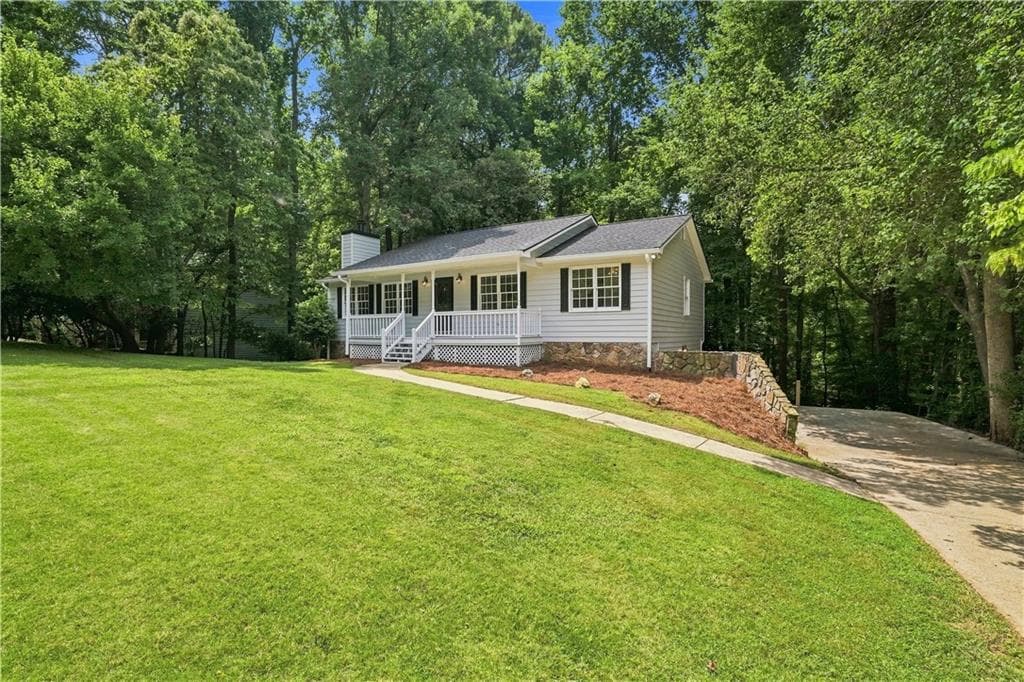 3 bedroom, 2 bathroom, 1,344 sq ft single family residence under contract at 1208 Acorn Lane, Woodstock, GA 30189 — photo 3