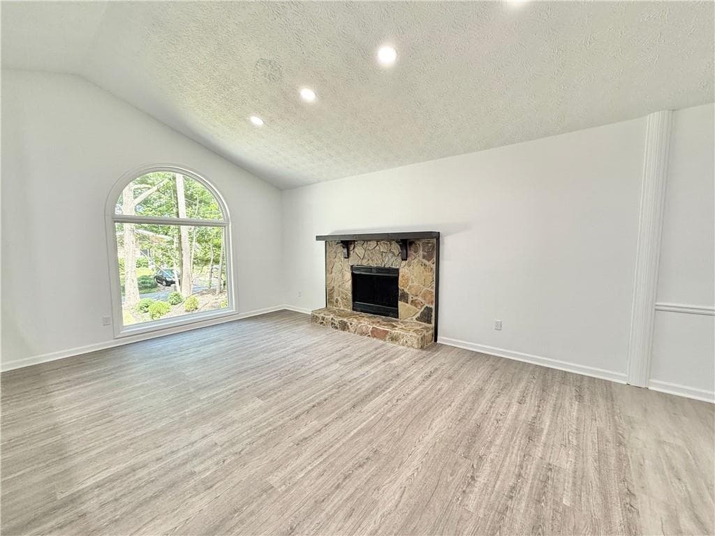 4 bedroom, 2 bathroom, 1,902 sq ft single family residence for sale at 8399 Lake Drive, Snellville, GA 30039 — photo 4