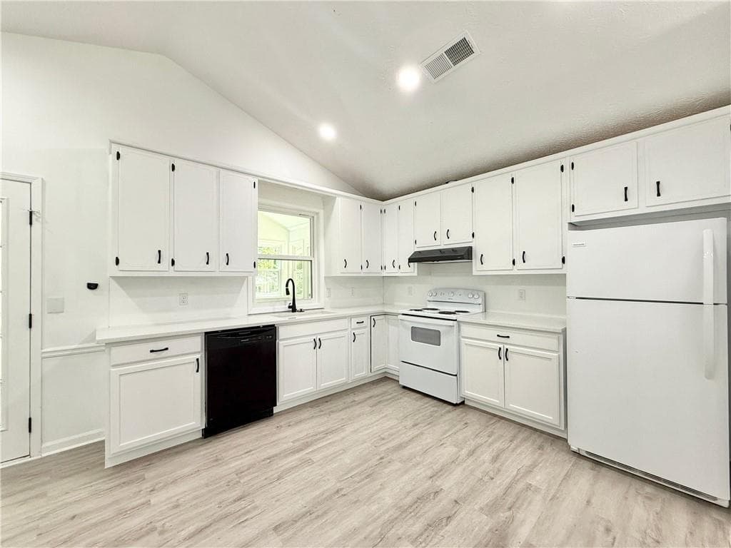 4 bedroom, 2 bathroom, 1,902 sq ft single family residence for sale at 8399 Lake Drive, Snellville, GA 30039 — photo 9