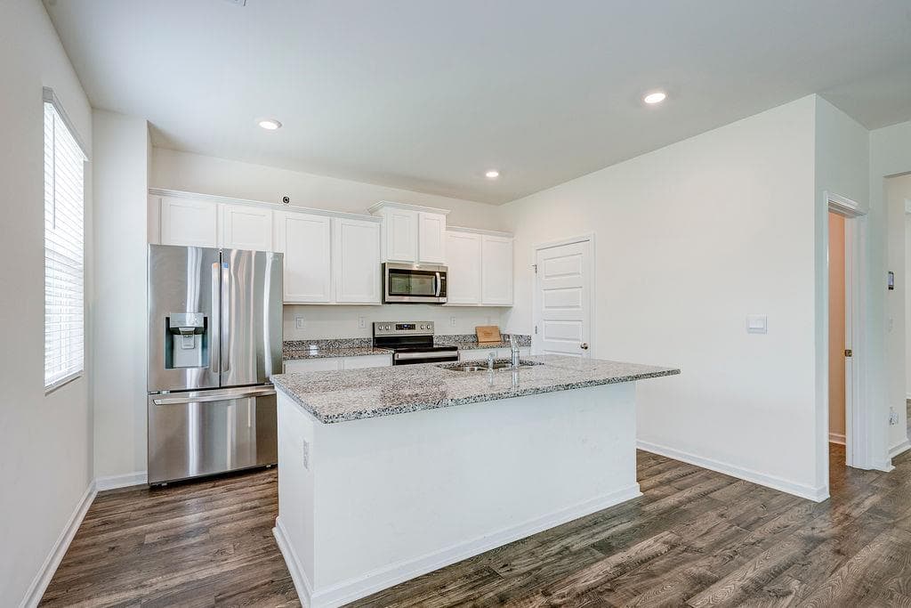 4 bedroom, 3 bathroom, 2,202 sq ft single family residence under contract at 206 Aster Avenue, Locust Grove, GA 30248 — photo 8