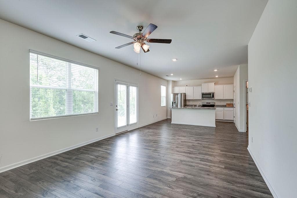 4 bedroom, 3 bathroom, 2,202 sq ft single family residence under contract at 206 Aster Avenue, Locust Grove, GA 30248 — photo 9