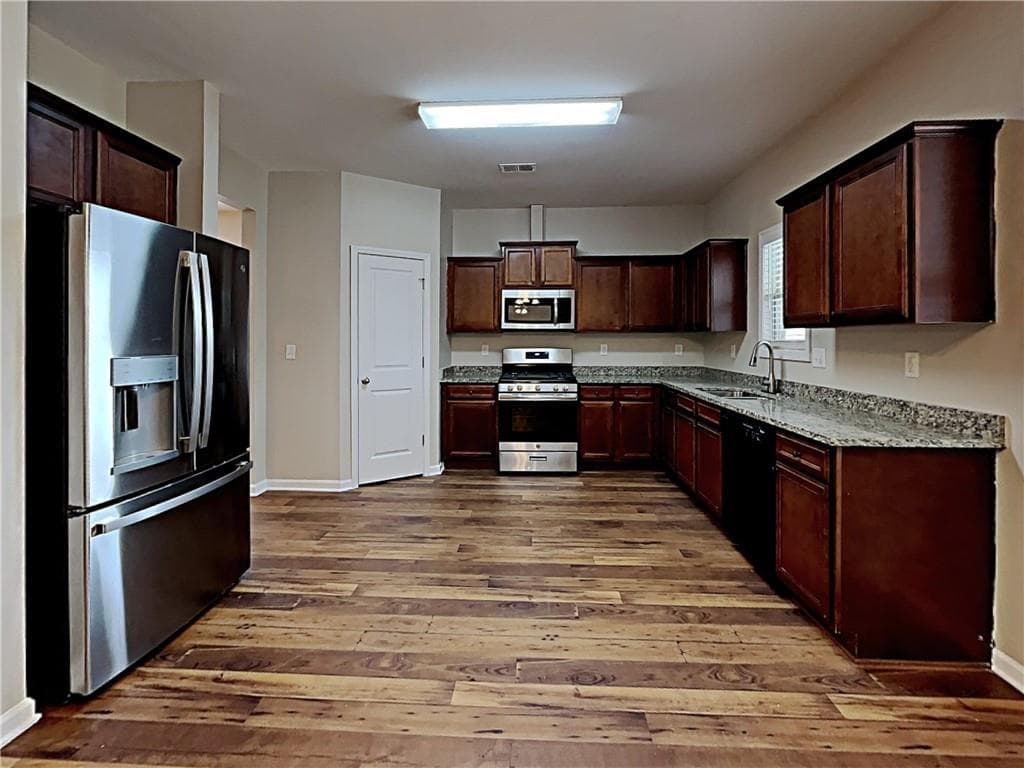 4 bedroom, 3 bathroom, 2,298 sq ft single family residence for rent at 4339 Pearhaven Lane, Gainesville, GA 30504 for $2,255 a month — photo 4