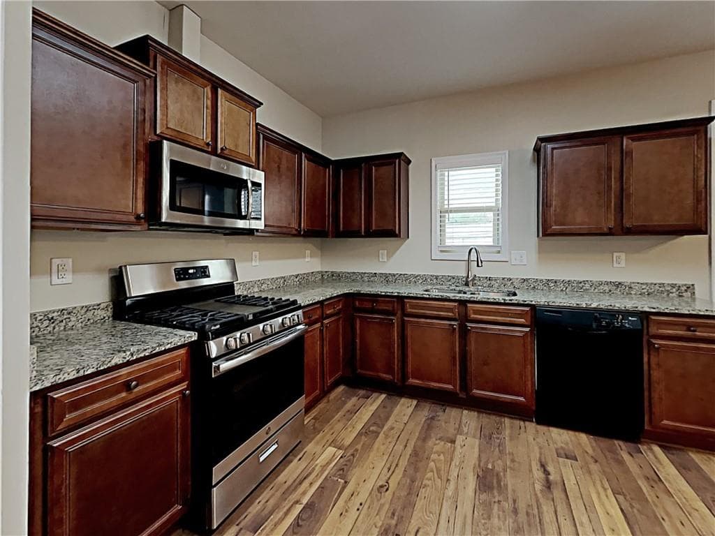 4 bedroom, 3 bathroom, 2,298 sq ft single family residence for rent at 4339 Pearhaven Lane, Gainesville, GA 30504 for $2,255 a month — photo 5