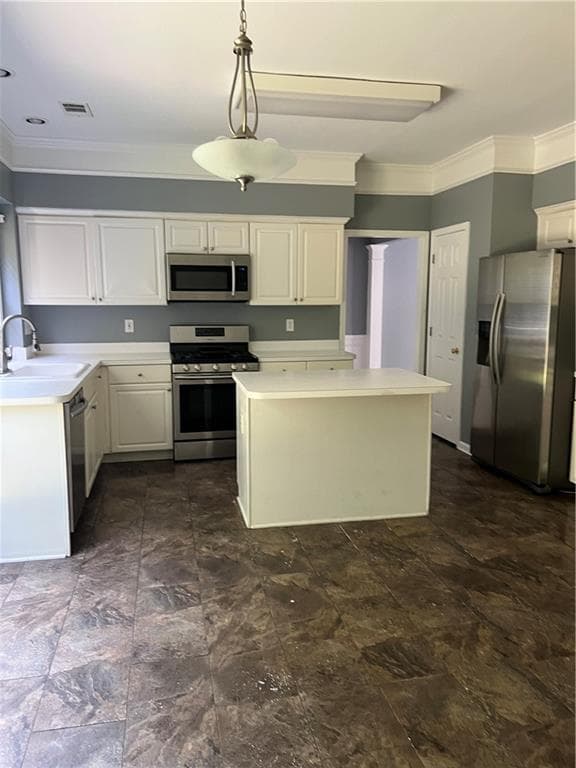 4 bedroom, 3 bathroom, 2,550 sq ft single family residence for rent at 6435 Stapleford Lane, Johns Creek, GA 30097 for $2,800 a month — photo 9