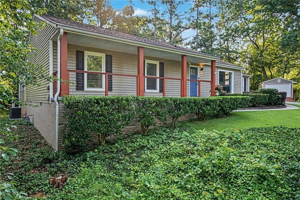 3 bedroom, 2 bathroom, 2,476 sq ft single family residence for sale at 480 Surrey Place, Marietta, GA 30068 — photo 3