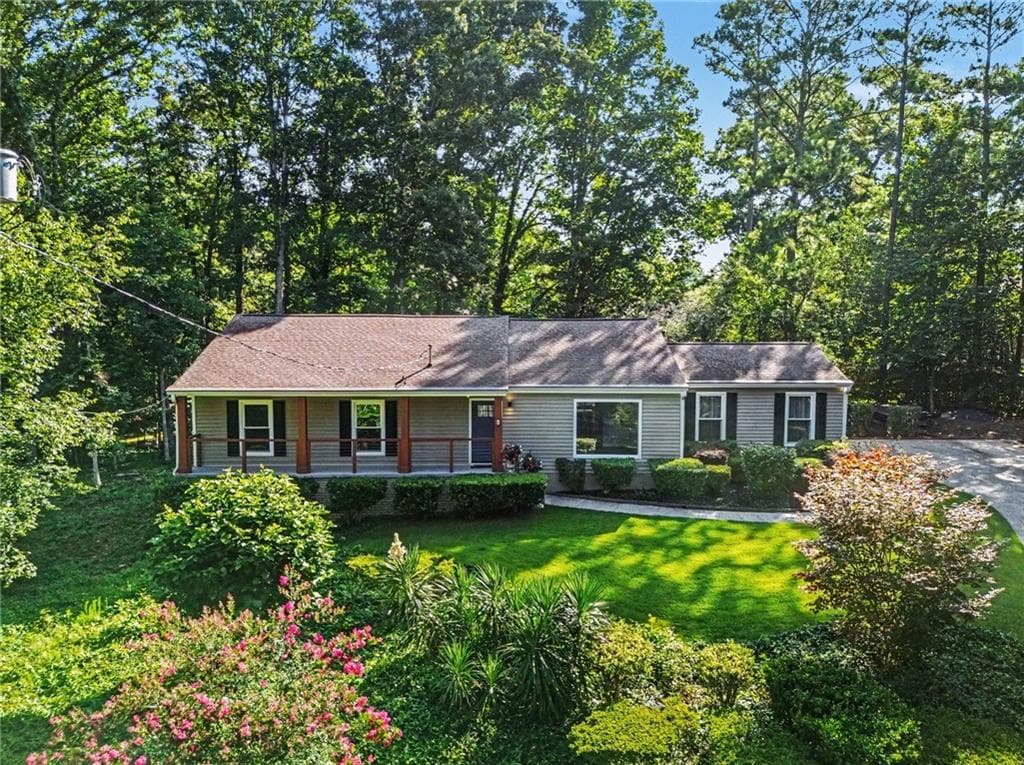 3 bedroom, 2 bathroom, 2,476 sq ft single family residence for sale at 480 Surrey Place, Marietta, GA 30068 — photo 4