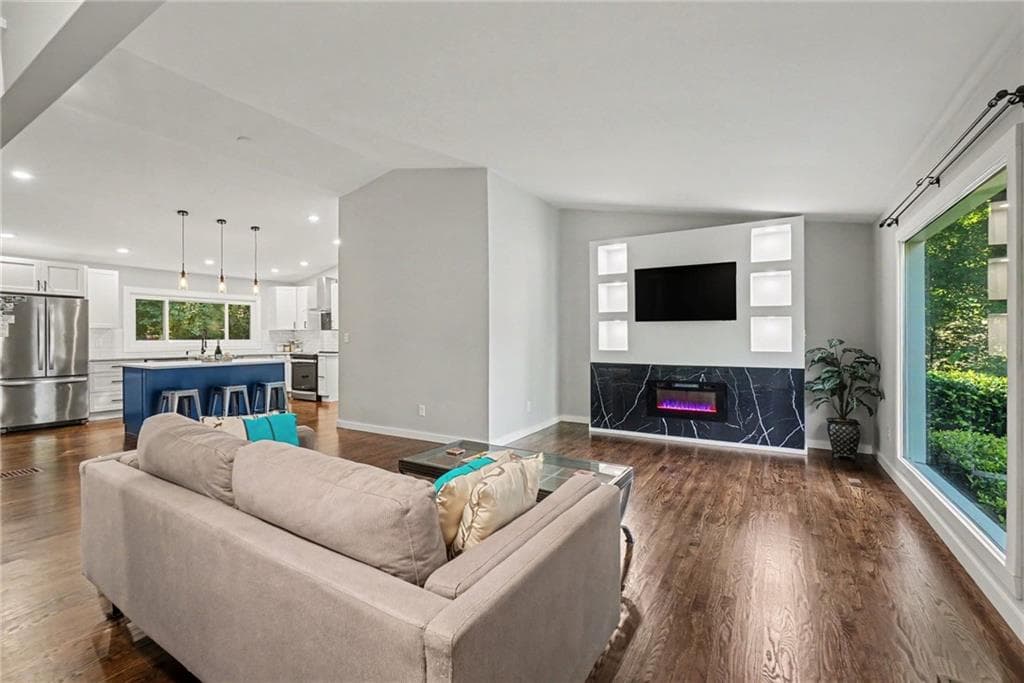 3 bedroom, 2 bathroom, 2,476 sq ft single family residence for sale at 480 Surrey Place, Marietta, GA 30068 — photo 7