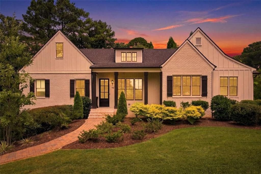 4 bedroom, 5 bathroom, 3,127 sq ft single family residence under contract at 96 Woodstock Road, Roswell, GA 30075 — photo 3