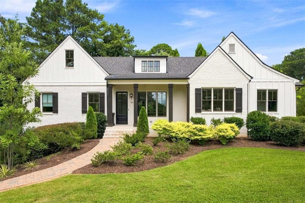 4 bedroom, 5 bathroom, 3,127 sq ft single family residence under contract at 96 Woodstock Road, Roswell, GA 30075 — photo 2