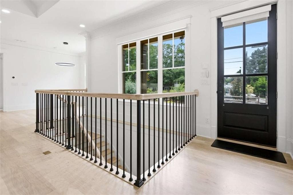 4 bedroom, 5 bathroom, 3,127 sq ft single family residence under contract at 96 Woodstock Road, Roswell, GA 30075 — photo 7