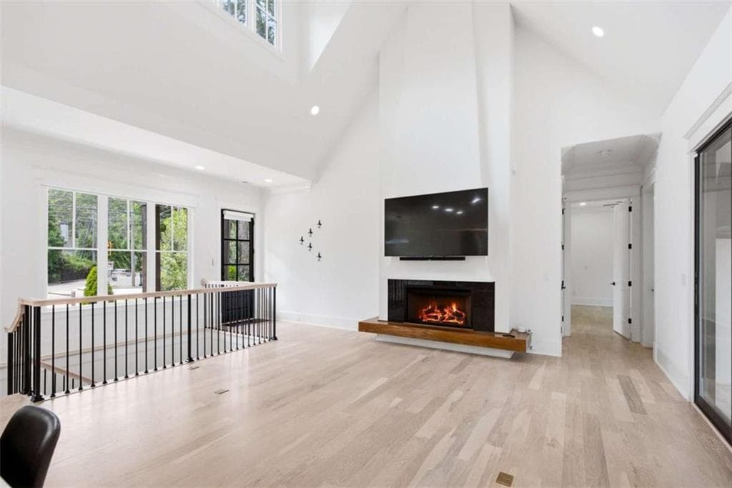 4 bedroom, 5 bathroom, 3,127 sq ft single family residence under contract at 96 Woodstock Road, Roswell, GA 30075 — photo 10
