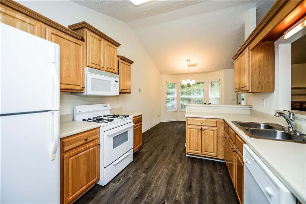 5 bedroom, 3 bathroom, 2,466 sq ft single family residence for rent at 805 Lewis Ridge Circle, Lawrenceville, GA 30045 for $2,775 a month — photo 2