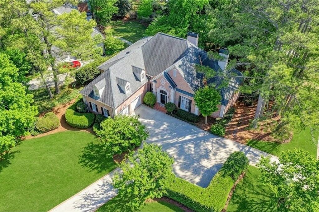 5 bedroom, 6 bathroom, 6,200 sq ft single family residence under contract at 3021 Shinnecock Hills Drive, Johns Creek, GA 30097 — photo 2
