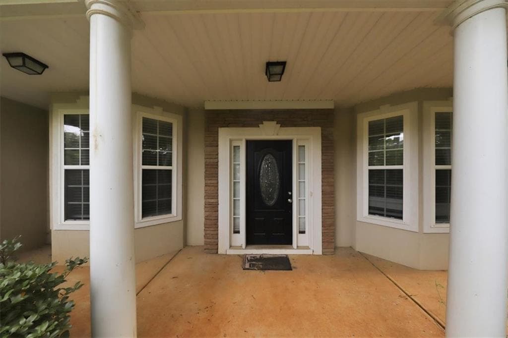 5 bedroom, 3 bathroom, 3,056 sq ft single family residence for sale at 3011 Sarah Lane, Griffin, GA 30224 — photo 3