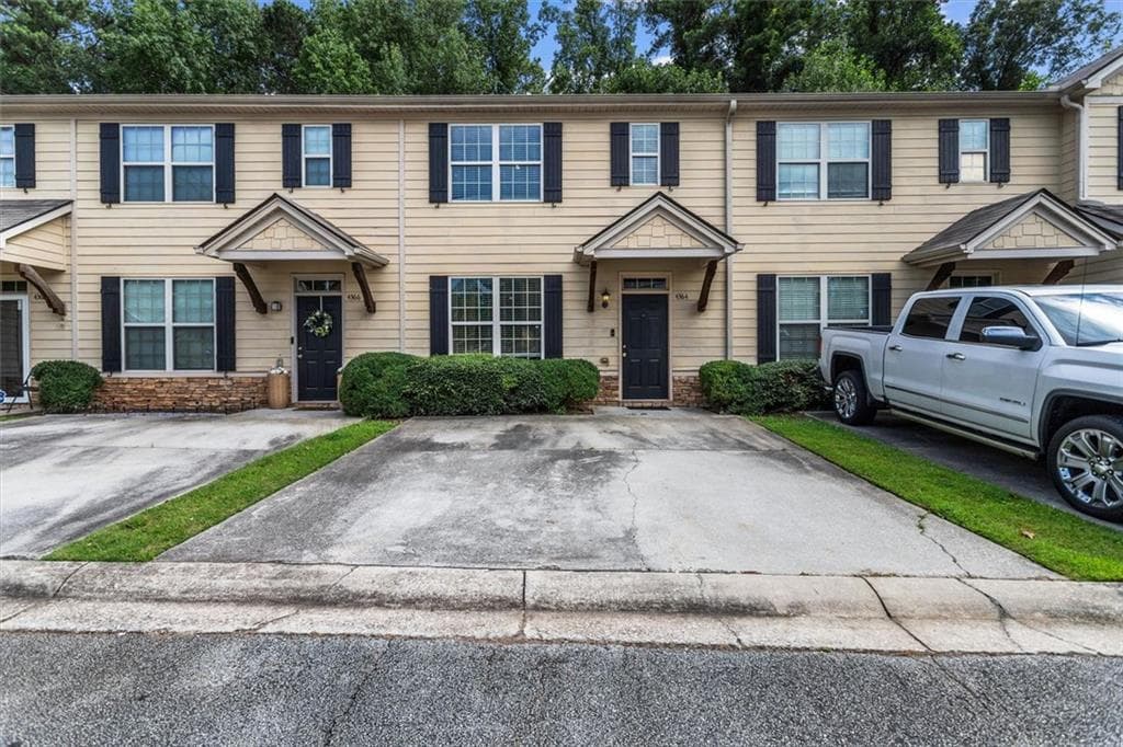 3 bedroom, 3 bathroom, 1,440 sq ft condominium for sale at 4364 Stone Gate Way 94, East Point, GA 30344
