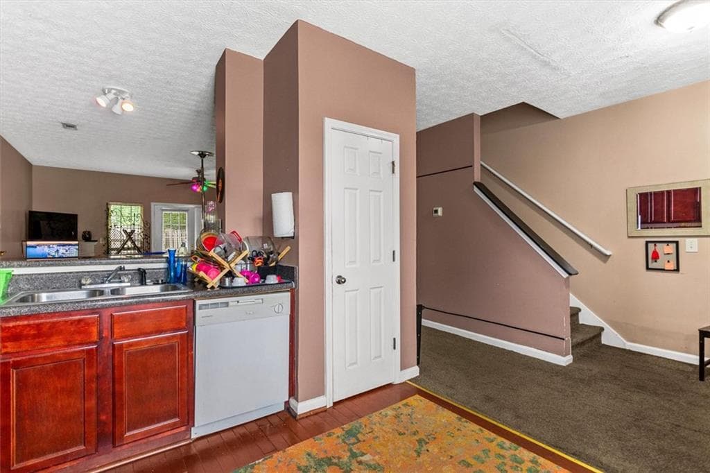 3 bedroom, 3 bathroom, 1,440 sq ft condominium for sale at 4364 Stone Gate Way 94, East Point, GA 30344 — photo 6