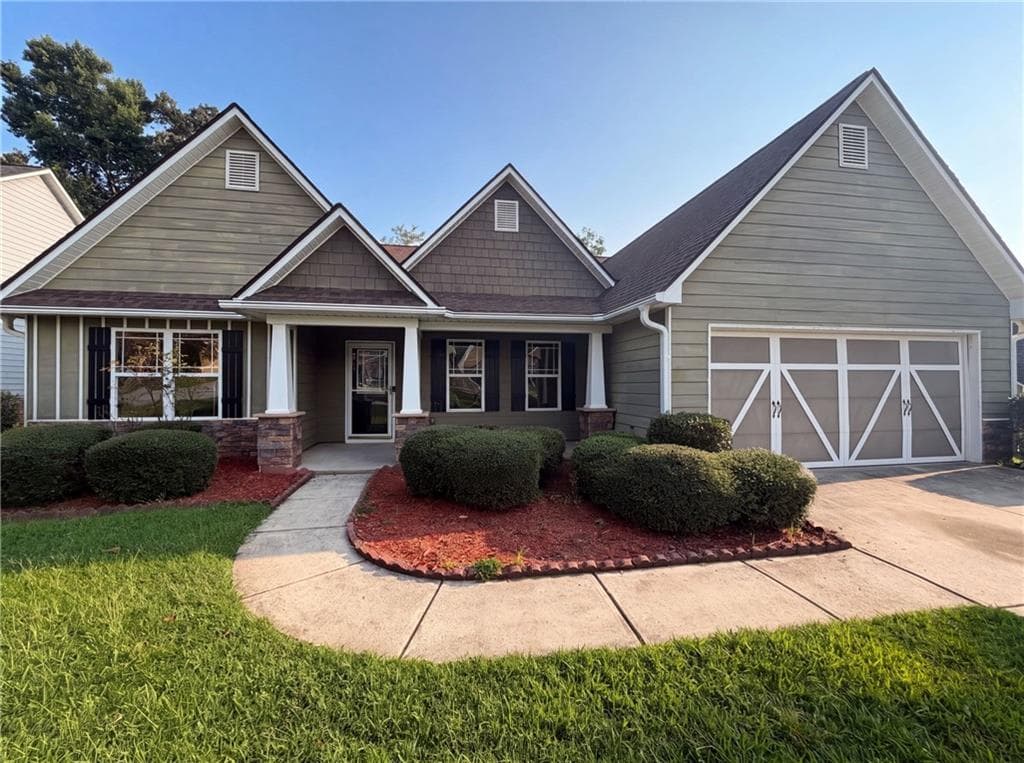 3 bedroom, 2 bathroom, 2,276 sq ft single family residence under contract at 453 Castle Top Lane, Lawrenceville, GA 30045