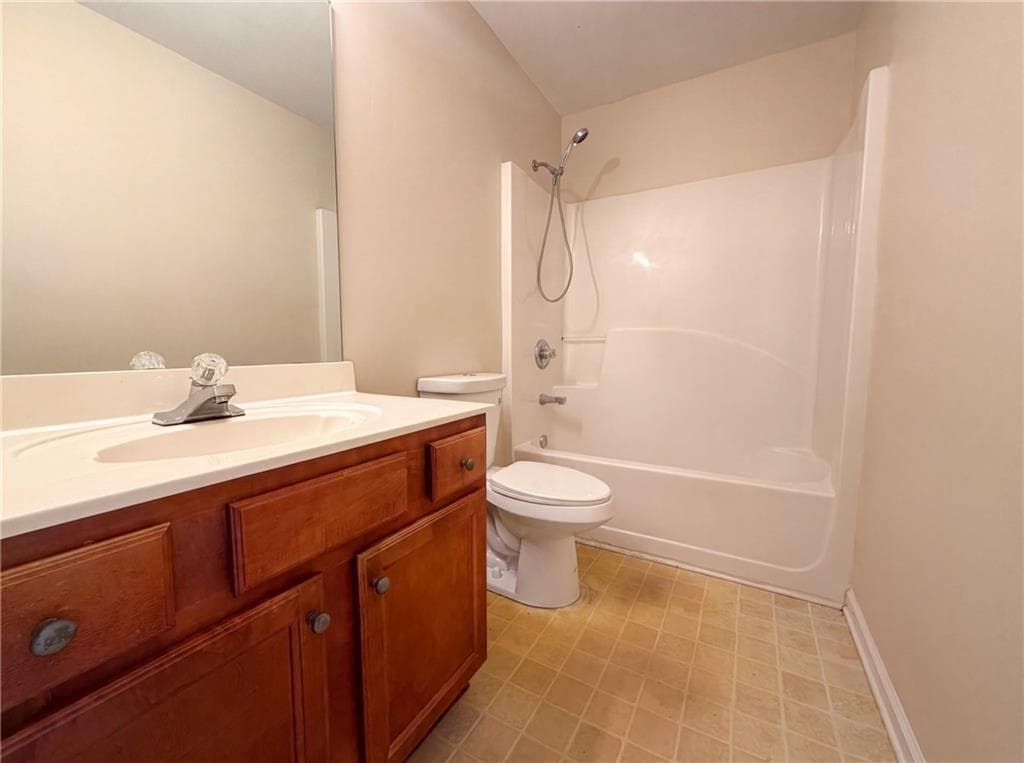 3 bedroom, 2 bathroom, 2,276 sq ft single family residence under contract at 453 Castle Top Lane, Lawrenceville, GA 30045 — photo 10