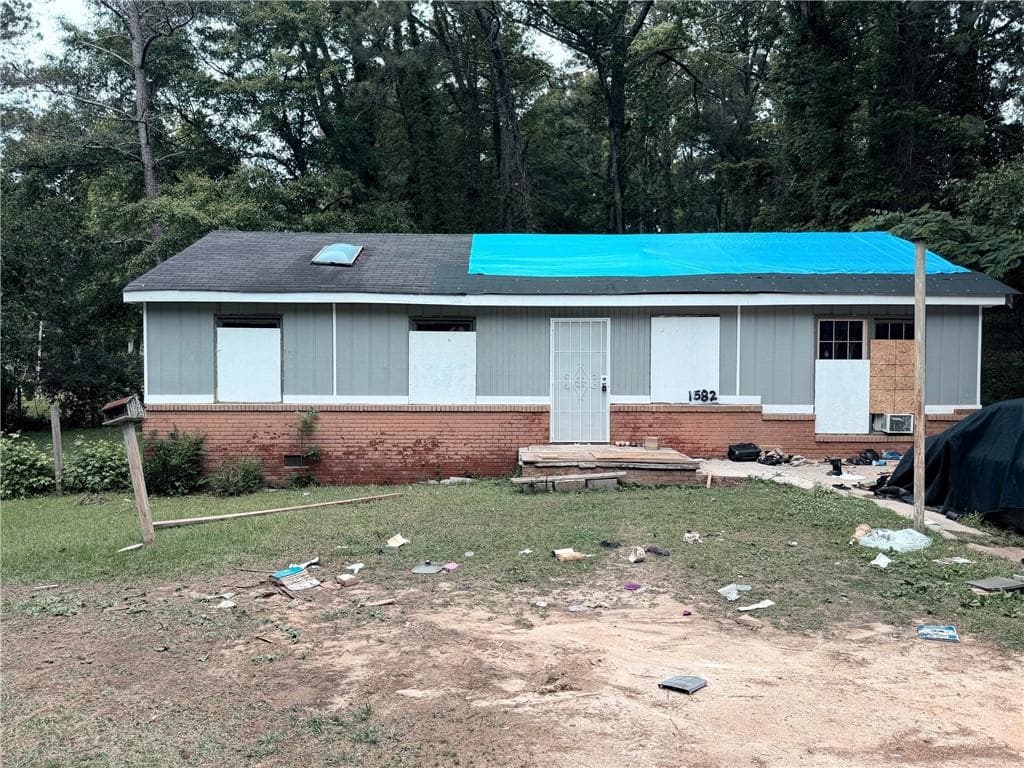 3 bedroom, 1 bathroom, 1,104 sq ft single family residence under contract at 1582 Bridgeport Drive, Atlanta, GA 30318