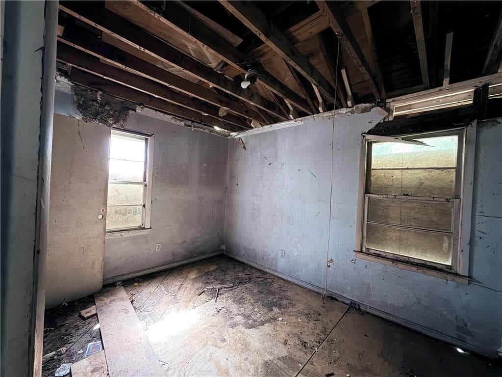 3 bedroom, 1 bathroom, 1,104 sq ft single family residence under contract at 1582 Bridgeport Drive, Atlanta, GA 30318 — photo 8