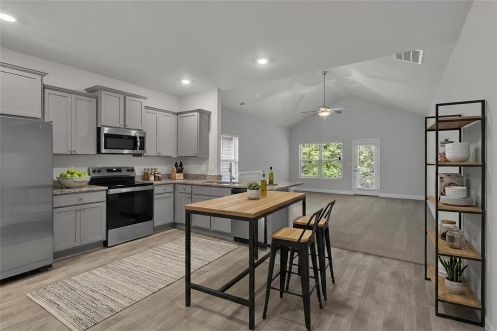 3 bedroom, 2 bathroom, 1,405 sq ft single family residence under contract at 11963 Lovejoy Crossing Place, Hampton, GA 30228 — photo 2