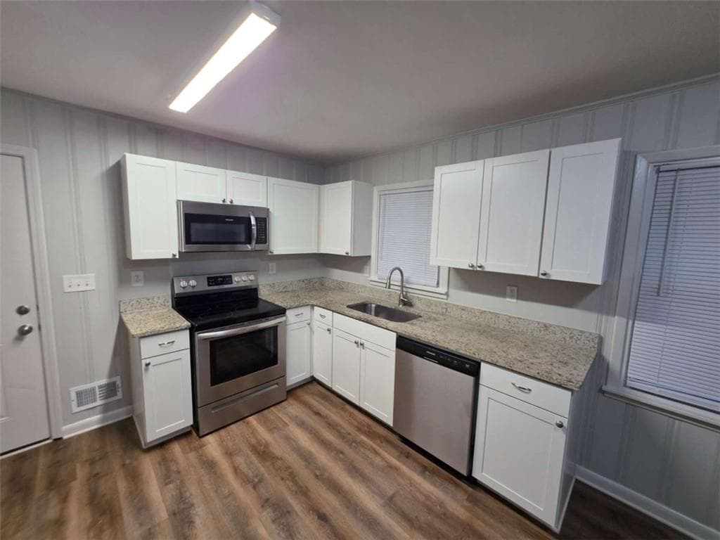 3 bedroom, 2 bathroom, 1,412 sq ft single family residence for sale at 1214 S Broad Street, Monroe, GA 30655 — photo 6
