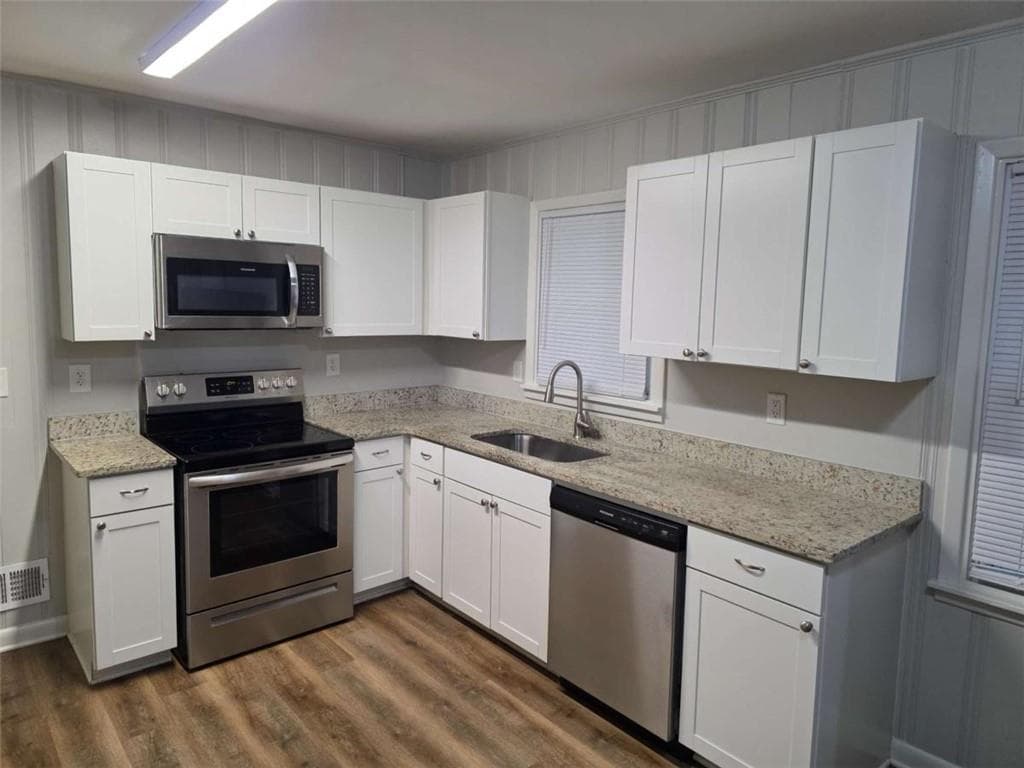 3 bedroom, 2 bathroom, 1,412 sq ft single family residence for sale at 1214 S Broad Street, Monroe, GA 30655 — photo 8