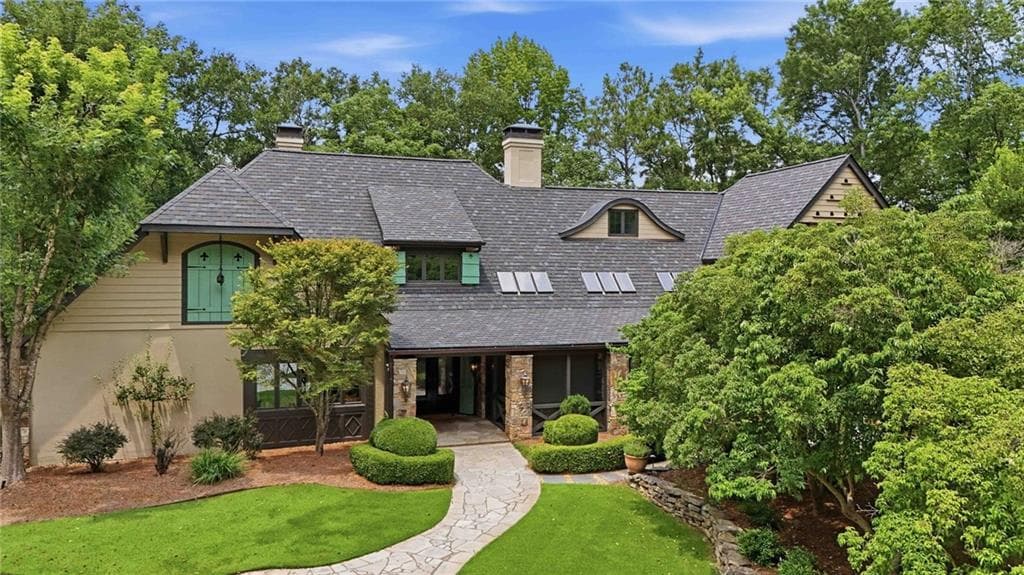 5 bedroom, 6 bathroom, 5,688 sq ft single family residence under contract at 2401 Spalding Drive, Sandy Springs, GA 30350 — photo 3