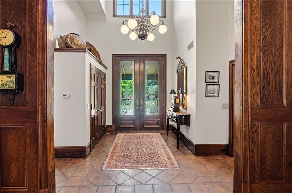 5 bedroom, 6 bathroom, 5,688 sq ft single family residence under contract at 2401 Spalding Drive, Sandy Springs, GA 30350 — photo 7