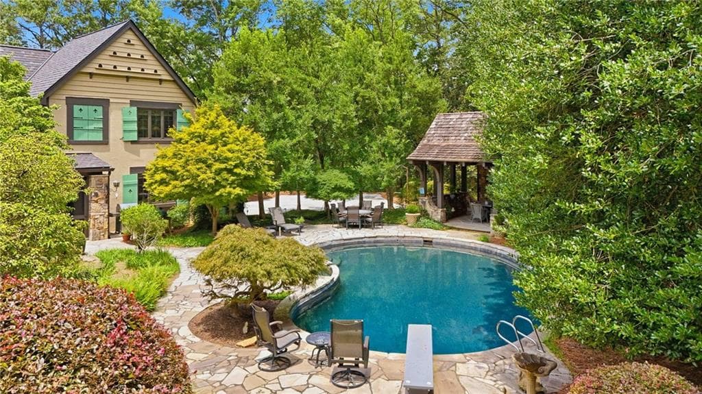 5 bedroom, 6 bathroom, 5,688 sq ft single family residence under contract at 2401 Spalding Drive, Sandy Springs, GA 30350 — photo 4
