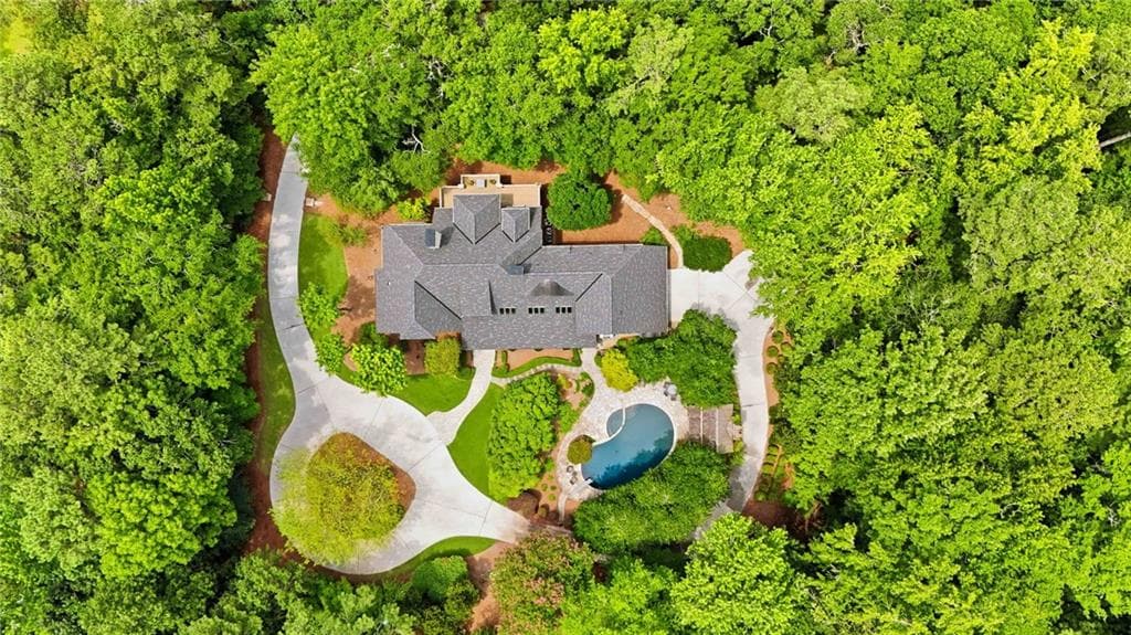 5 bedroom, 6 bathroom, 5,688 sq ft single family residence under contract at 2401 Spalding Drive, Sandy Springs, GA 30350 — photo 2