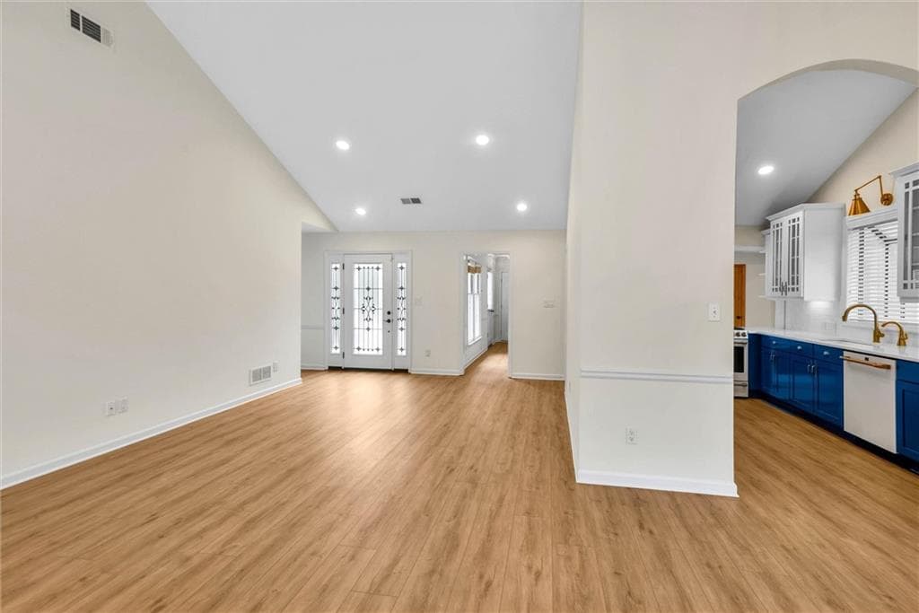 4 bedroom, 2 bathroom, 2,576 sq ft single family residence for sale at 469 Timberlea Lake Drive, Marietta, GA 30067 — photo 6