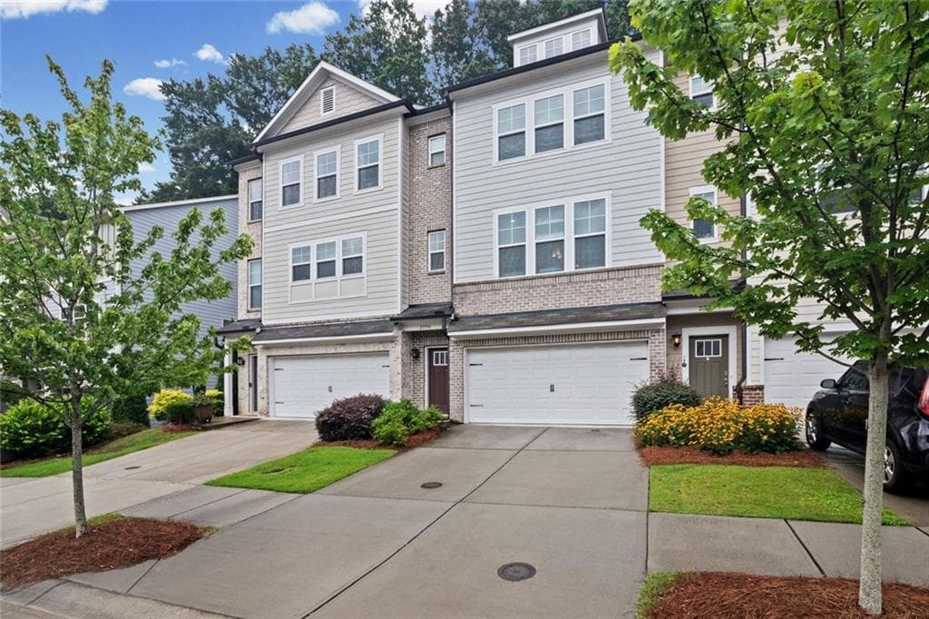3 bedroom, 4 bathroom, 2,428 sq ft townhouse for rent at 2779 White Oak Lane 20, Decatur, GA 30032 for $2,450 a month — photo 2