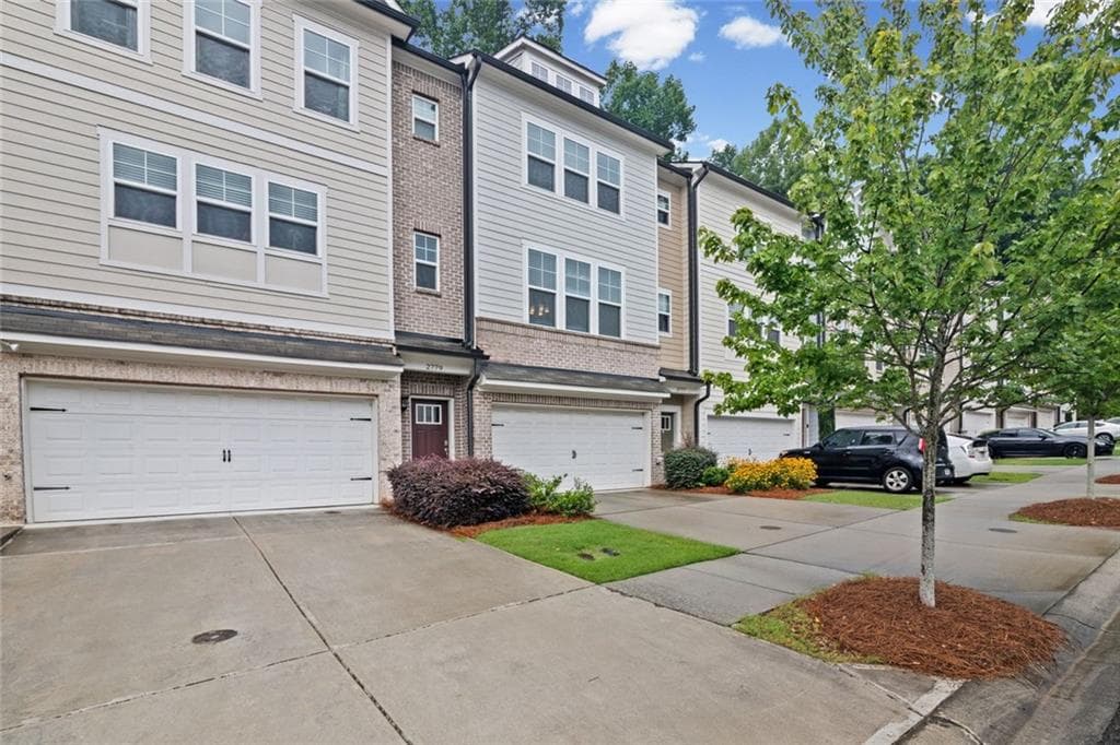 3 bedroom, 4 bathroom, 2,428 sq ft townhouse for rent at 2779 White Oak Lane 20, Decatur, GA 30032 for $2,450 a month — photo 3
