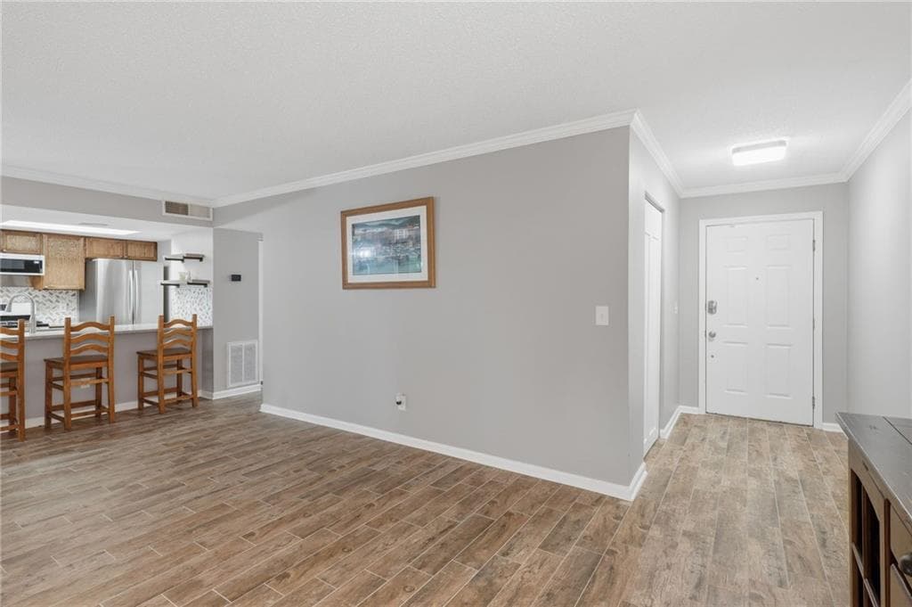 2 bedroom, 2 bathroom, 1,306 sq ft condominium for sale at 3073 Westwood Way, Alpharetta, GA 30004 — photo 4
