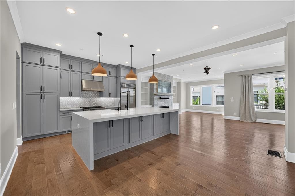 4 bedroom, 5 bathroom townhouse for rent at 124 W Wieuca Road, Sandy Springs, GA 30342 for $8,000 a month — photo 1 of 25