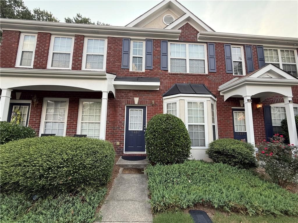 2 bedroom, 3 bathroom, 1,240 sq ft townhouse for rent at 1487 Cove Creek Circle, Norcross, GA 30093 for $1,950 a month — photo 1 of 12