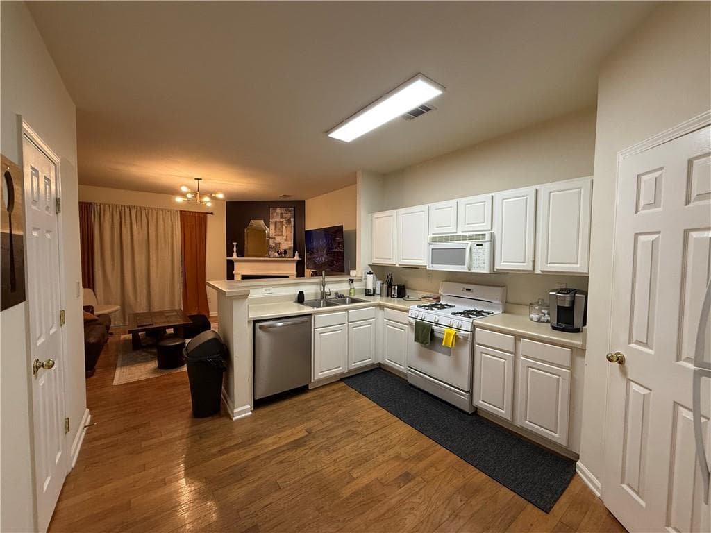 2 bedroom, 3 bathroom, 1,240 sq ft townhouse for rent at 1487 Cove Creek Circle, Norcross, GA 30093 for $1,950 a month — photo 3