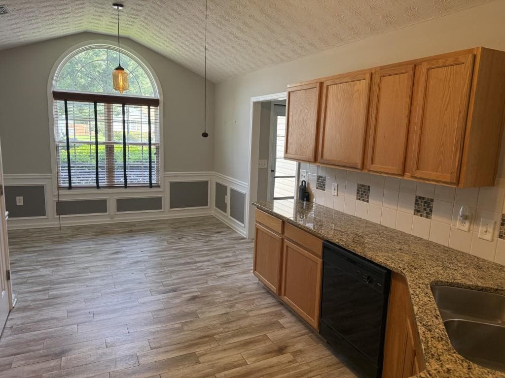 3 bedroom, 2 bathroom, 1,560 sq ft single family residence for rent at 34 Winding Creek Court, Dawsonville, GA 30534 for $2,200 a month — photo 6