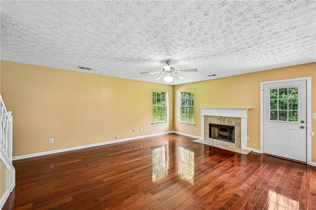 5 bedroom, 2 bathroom, 2,402 sq ft single family residence under contract at 2083 Dylan Court, Ellenwood, GA 30294 — photo 3