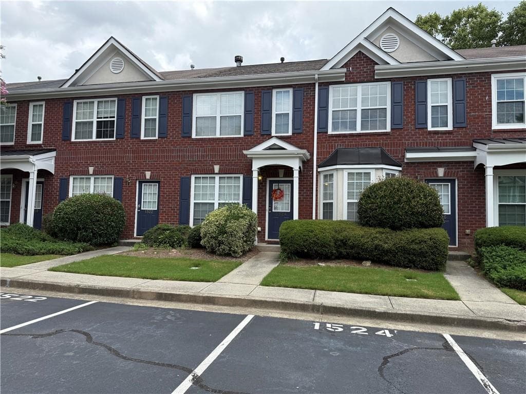 2 bedroom, 3 bathroom, 1,228 sq ft townhouse for rent at 1524 Cove Creek Circle, Norcross, GA 30093 for $2,350 a month — photo 1 of 15