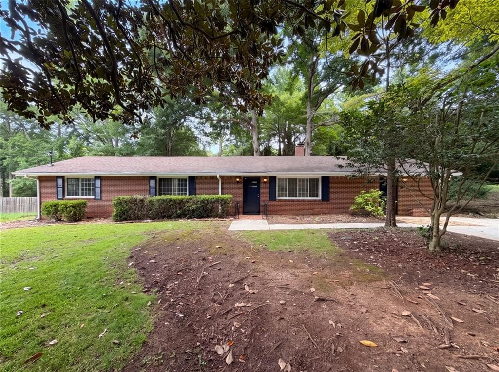 3 bedroom, 2 bathroom, 1,950 sq ft single family residence for sale at 210 Pinewood Lane, Stockbridge, GA 30281