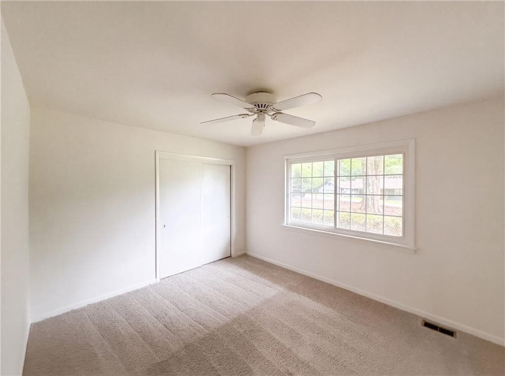 3 bedroom, 2 bathroom, 1,950 sq ft single family residence for sale at 210 Pinewood Lane, Stockbridge, GA 30281 — photo 4