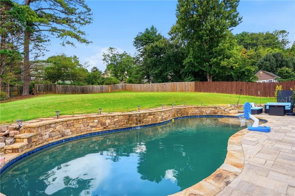 4 bedroom, 3 bathroom, 2,397 sq ft single family residence under contract at 1096 Angel Lane, Powder Springs, GA 30127 — photo 3